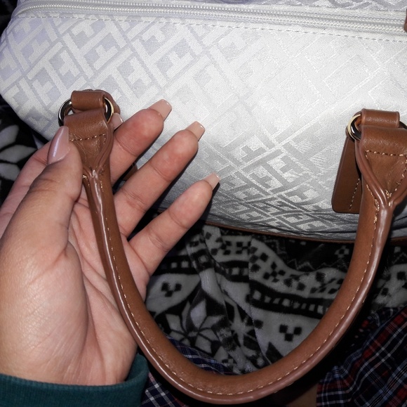 white authentic Tommy Hilfiger Bowler purse - Picture 4 of 6